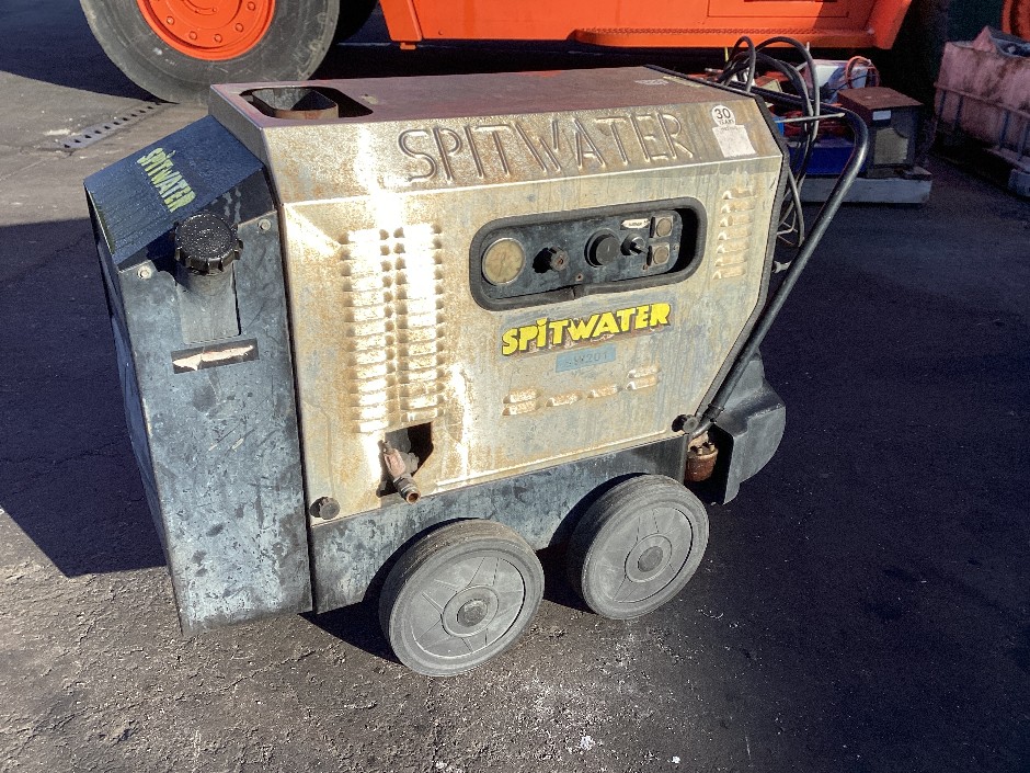 <p>Spit water Hotwater Pressure Washer</p>