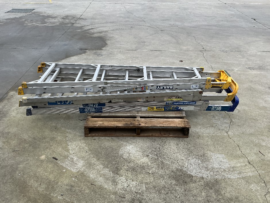1 x Pallet 3 Ladders