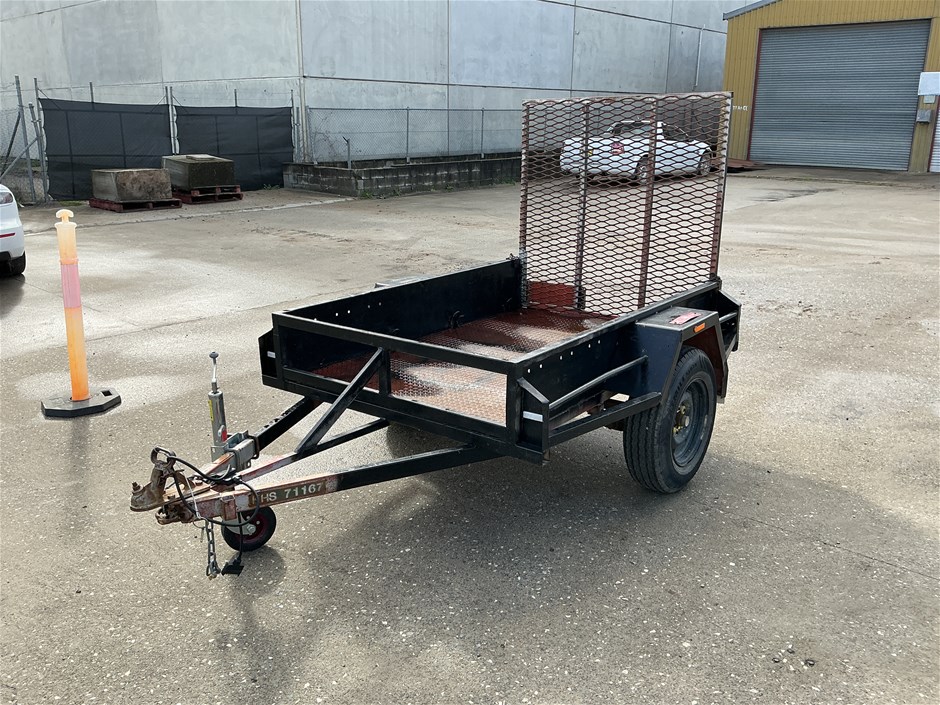 <p>2004 Resort Trailers Single Box Trailer</p>