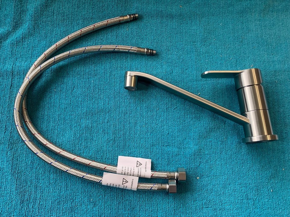 1 x FSM Swivel Kitchen/Basing Mixing Tap (Unused)