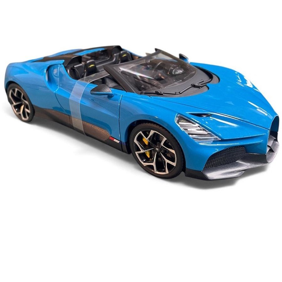 MAISTO 1:18 Bugatti Mistral W16 Blue Diecast Model SE Edition. NB: Not in o