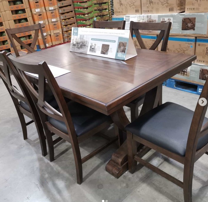 BAYSIDE Whalen Furnishings Dining Table and Chairs Set, 7 Piece. NB: Condit