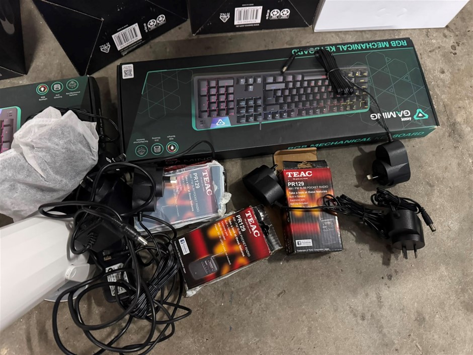 CLOSING DOWN SALE: Large quantity of electrical goods including: