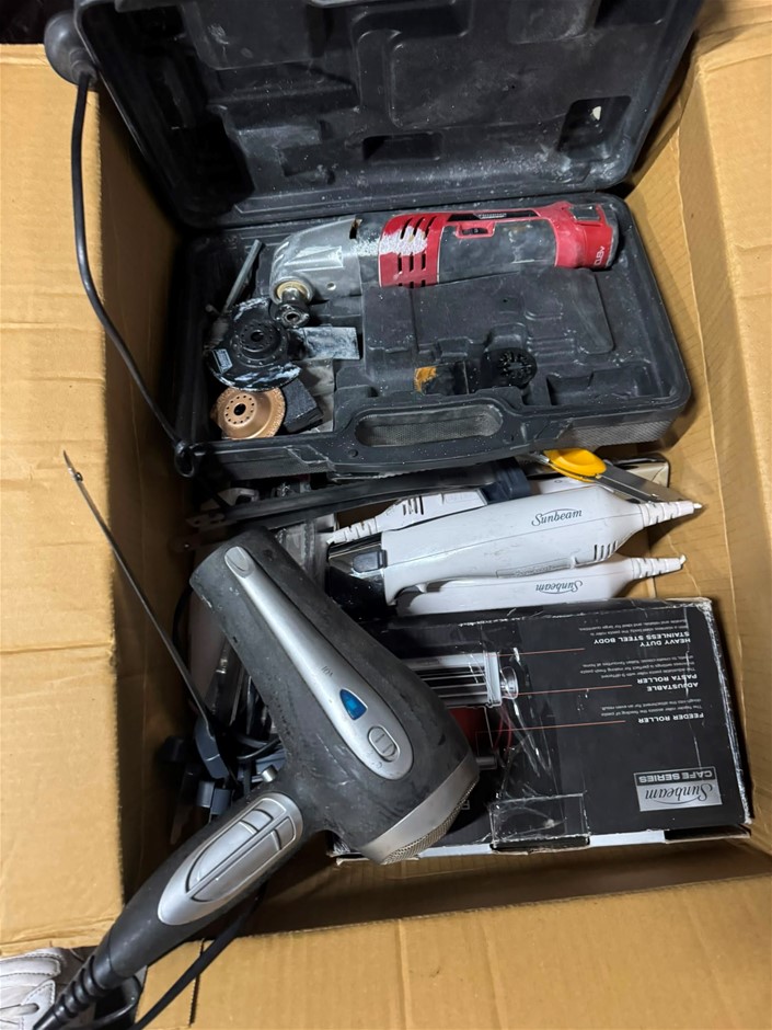 CLOSING DOWN SALE: Assorted electrical goods