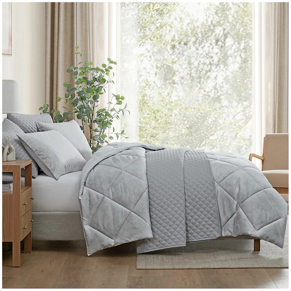 JENNIFER ADAMS 6pc Comforter Set, King, Textured Diamond Silver. NB: Damage