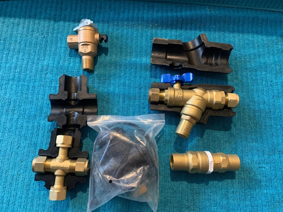 <p>Various Pressure Valves (Unused)</p>