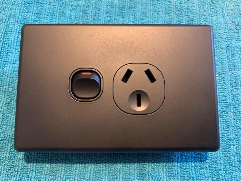 <p>2 x Boxes of Jinhang Single Power Points, Black (Unused)</p>