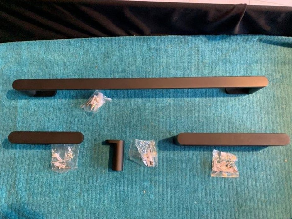 <p>Multitude Matte Black Bathroom Accessories (Unused)</p>
