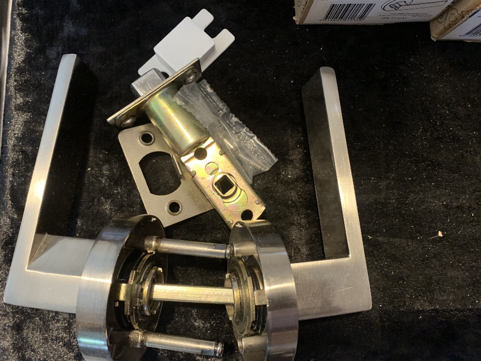 <p>15 x Delftrade Door Handles (Unused)</p>