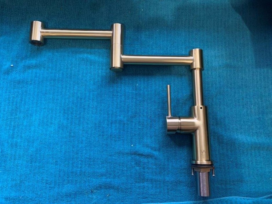 <p>1 x S430AB Sirca Double Swivel Mixer Tap, Antique Brass (Unused)</p>