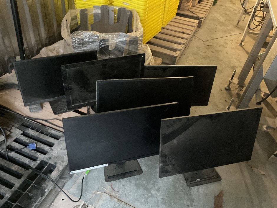 Quantity of computer monitors. x6