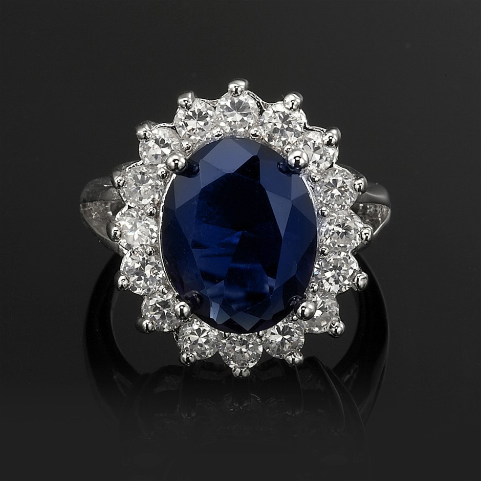 Replica Royal Ring - 16 Simulated Diamonds - US Size 6