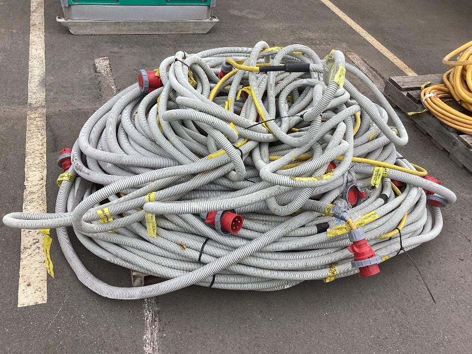 <p>Qty Industrial Heavy Duty 3 Phase Extension Leads x 1 Pallet</p>