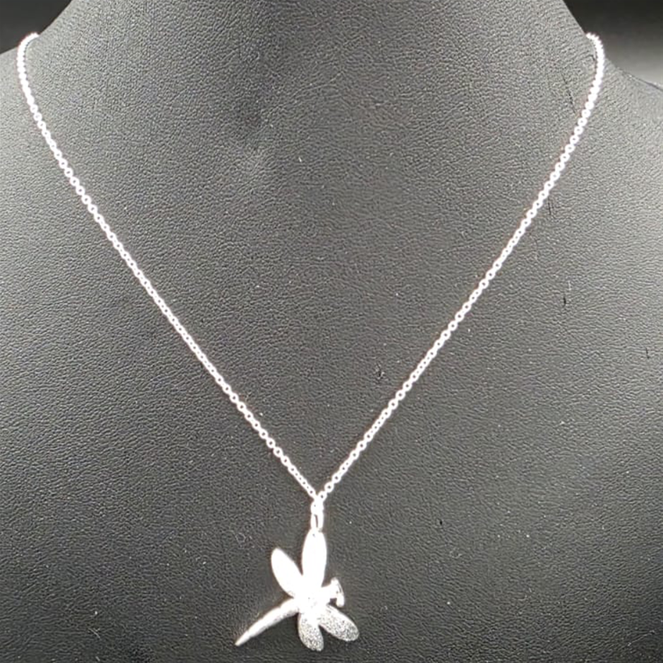 Designer Dragonfly Necklace In Silver
