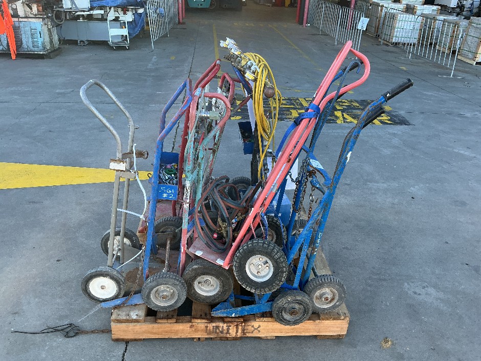 <p>1 x Pallet Hand Trolleys & Hoses</p>