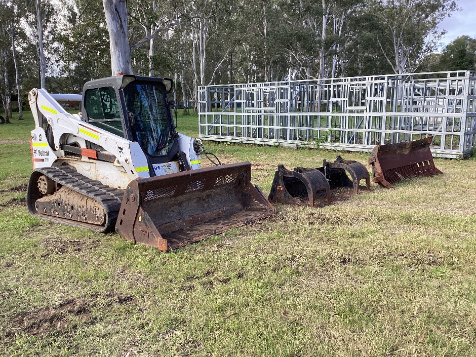 <p>**ENCUMB**2014 Bobcat T870 Tracked Skid Steer</p>