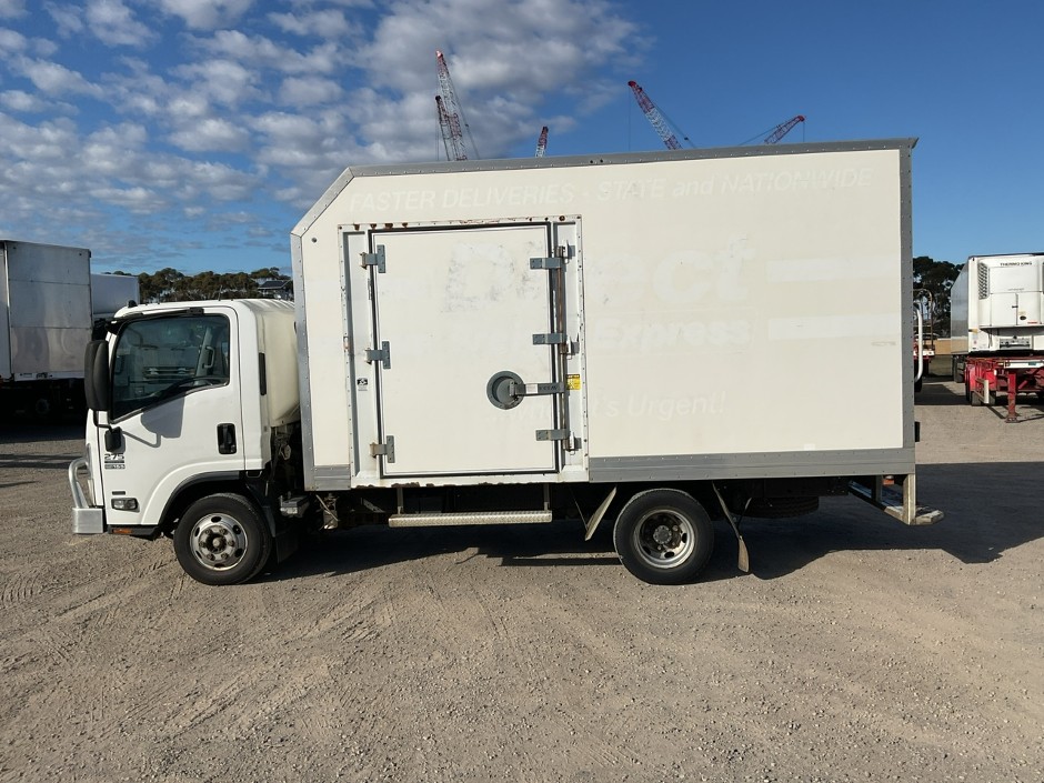 <p>2014 Isuzu NPR 275 Medium NPR Reversing Camera. Spare Wheel. Body Dim 44
