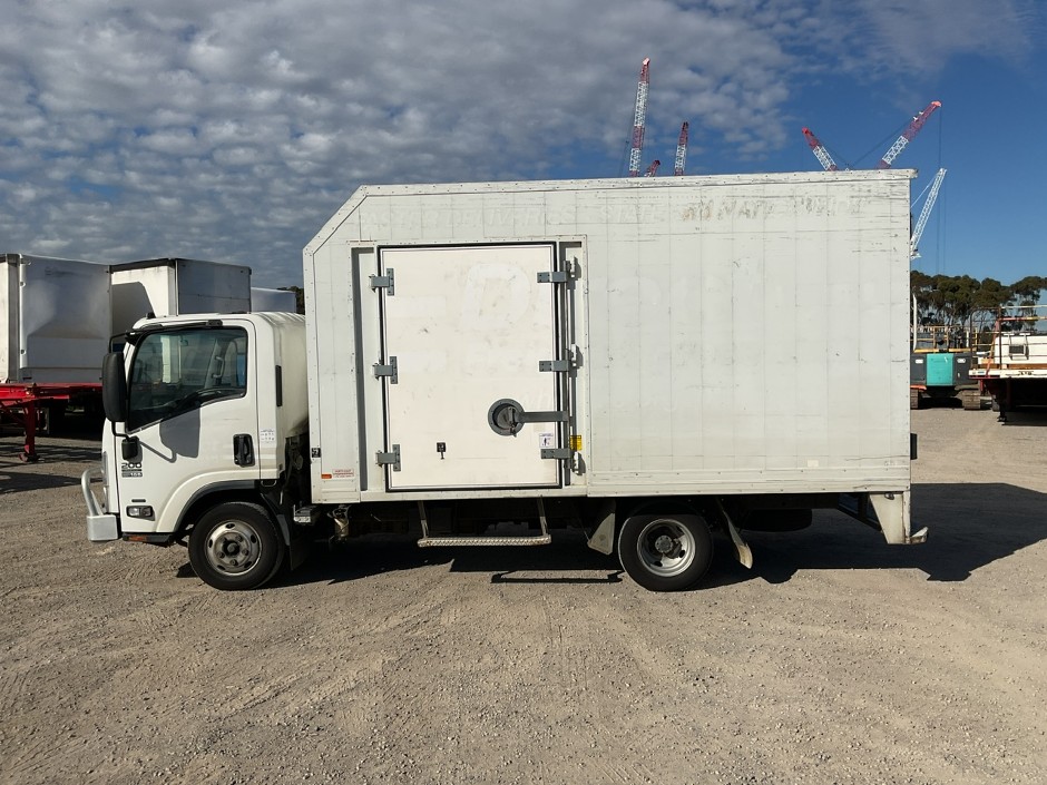 2013 Isuzu NPR 200 Medium Body Dim 4400 X 2480 X 3200 Mm (h) Wheel Base