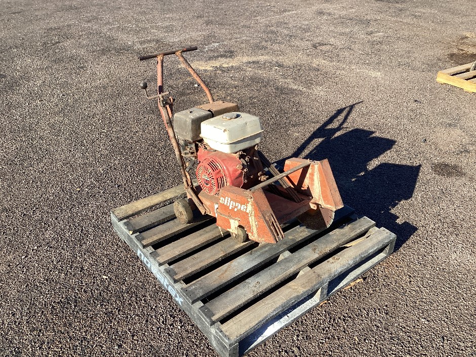 <p>Clipper Walk Behind Concrete Saw Honda GX340</p>