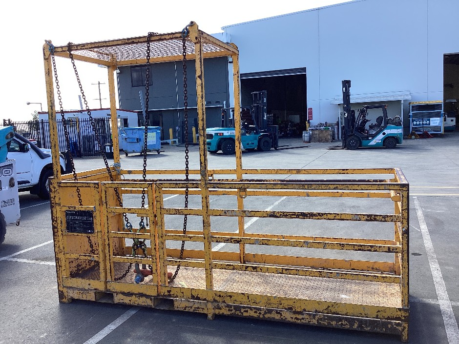 <p>Maxirig Yellow Lifting Cage</p>