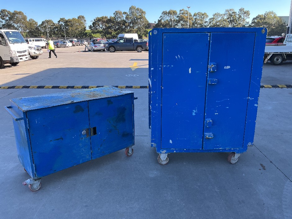 <p>2 x Tool Chests</p>
