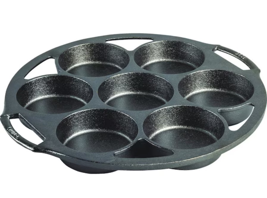 LODGE Cast Iron Biscuit and Mini Cake Baking Pan. NB: Minor Use.