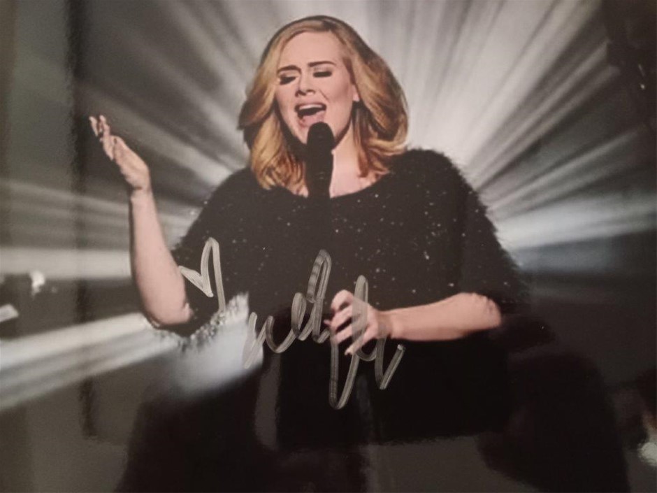 ADELE CONCERT SIGNED PHOTO