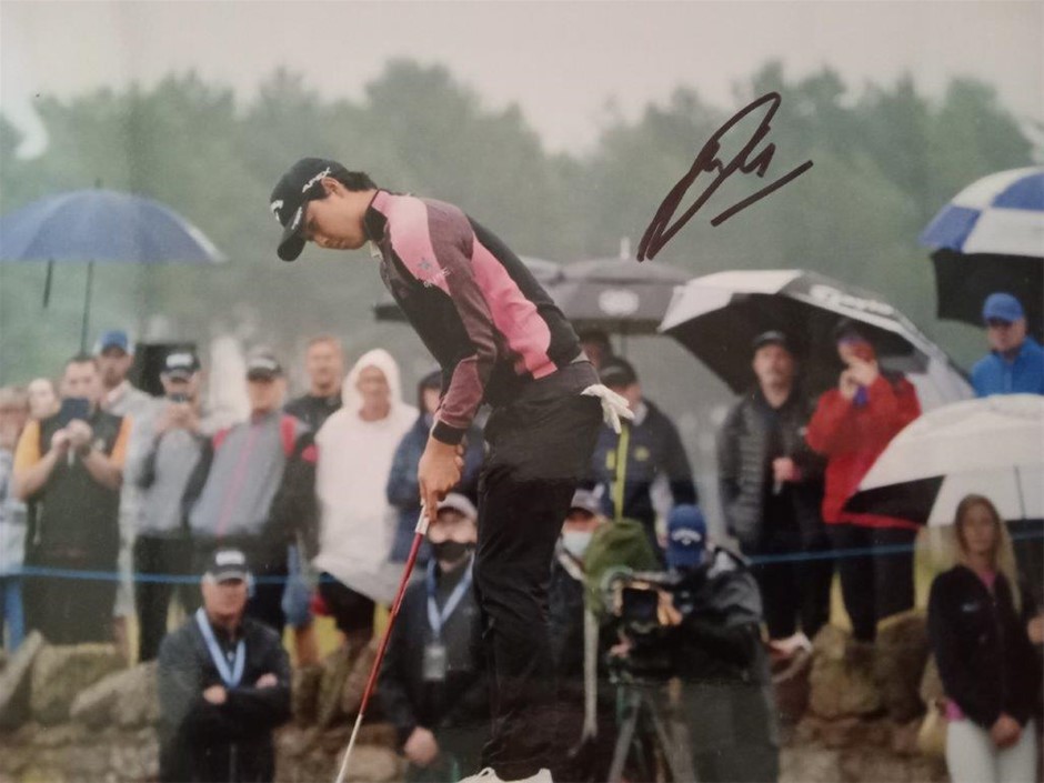 MIN WOO LEE SIGNED GOLF PHOTO