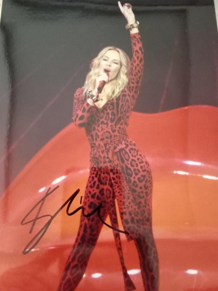 KYLIE MINOGUE SIGNED PHOTO