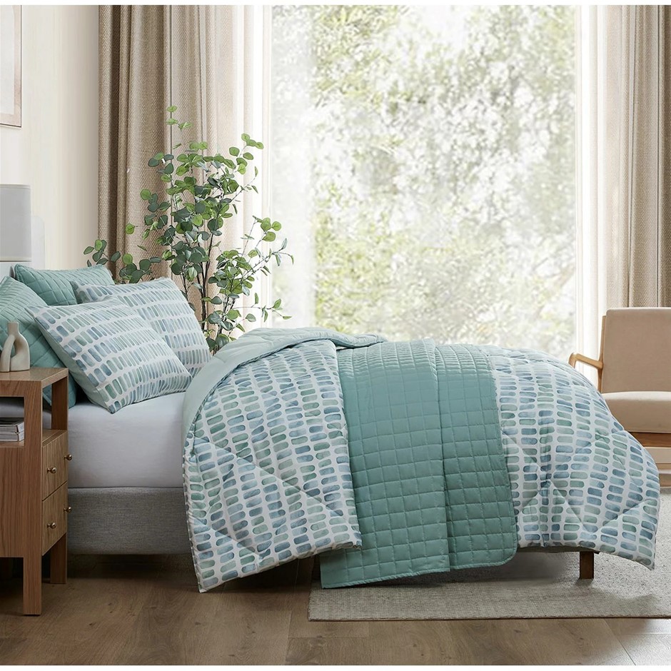 JENNIFER ADAMS Comforter Set King 6 Piece Set, Nolan Seaglass.