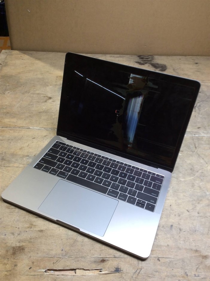 APPLE MacBookPro 14,1 Laptop i5-7360U@ 2.30GHz 8GBRAM 128GBSSD Silver