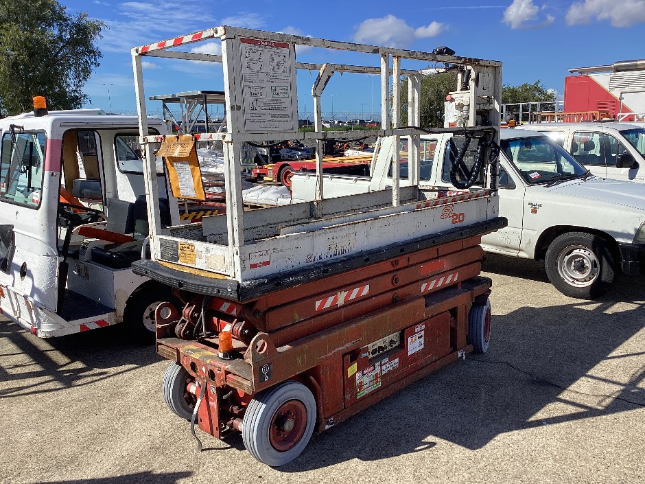 <p>1999 Snorkel SL20 Electric Scissor Lift</p>