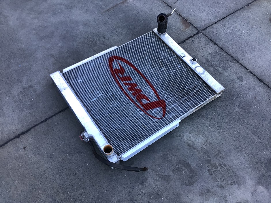 <p>Hilux Radiator</p>