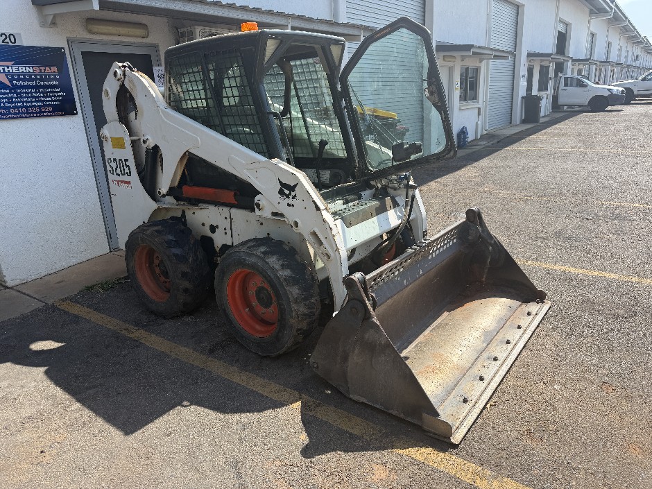 2008 Bobcat S205 Skid Steer Loader with Combination Bucket