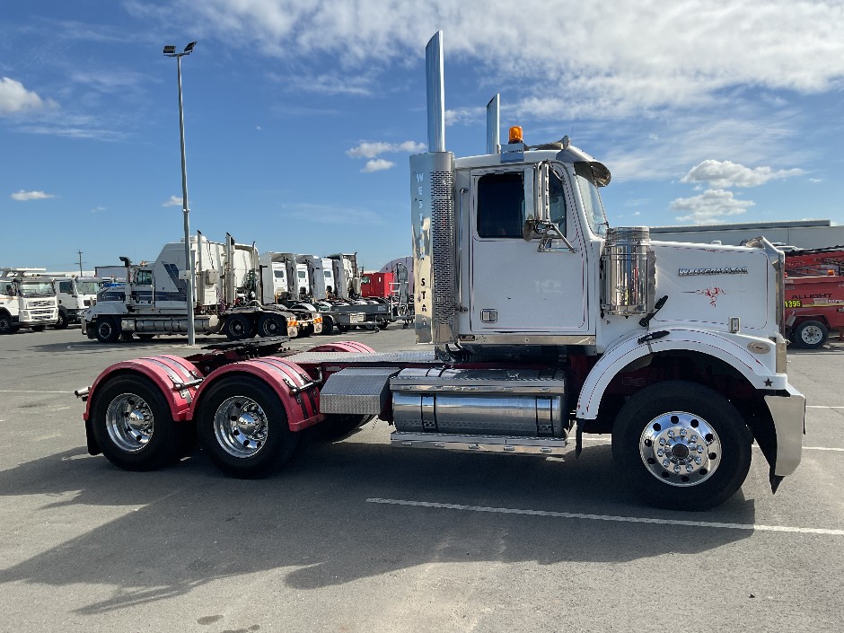 <p>2010 Western Star 4800FX   6x4 Prime Mover</p>
