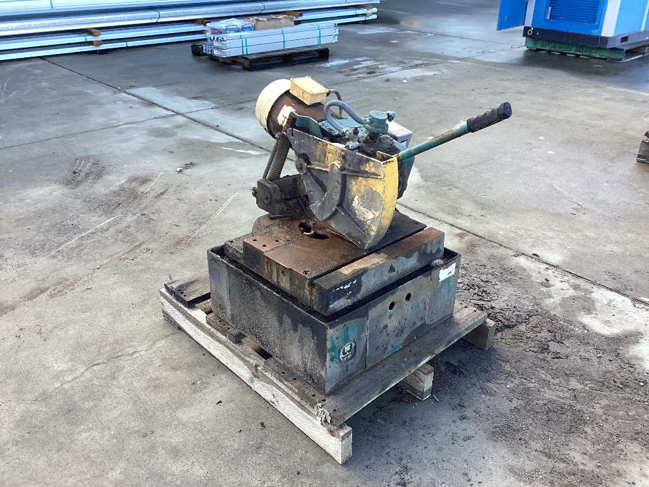 <p>Brobo Cold Cut Saw</p>