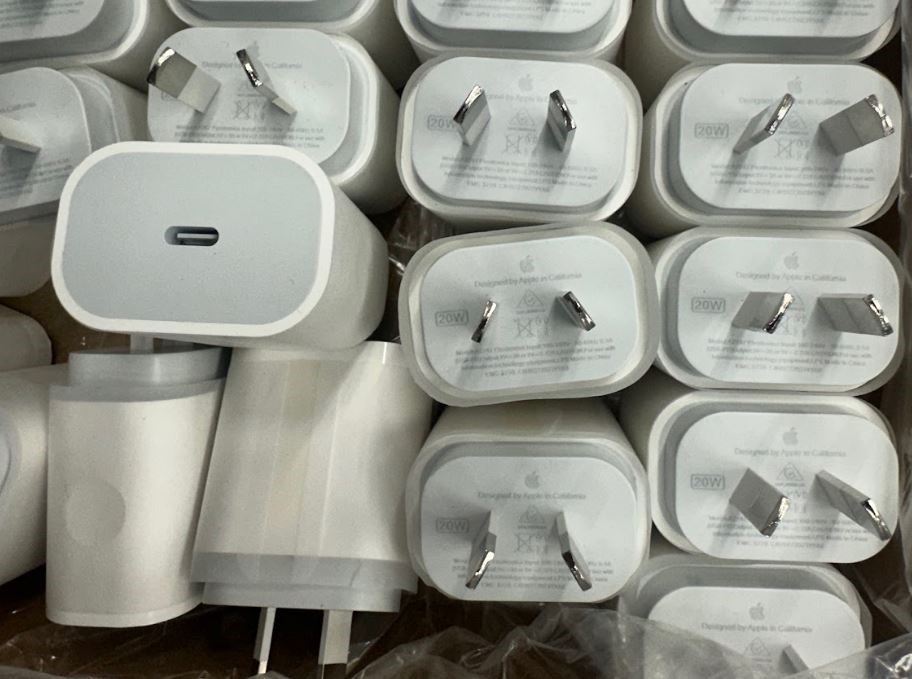 CLOSING DOWN SALE: Large quantity of Wall USBC Charge