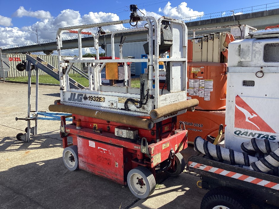<p>JLG 1932ES Electric Scissor Lift</p>