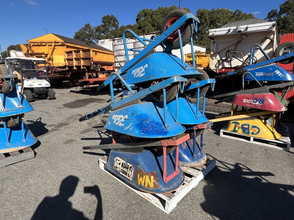 <p>Pallet of 5x Wheelbarrows</p>