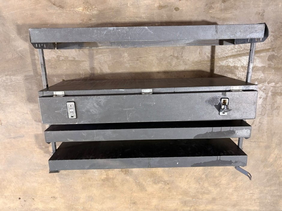 <p>2014 VW Caddy Rhino Ladder Roof Rack and Internal Shelving</p>