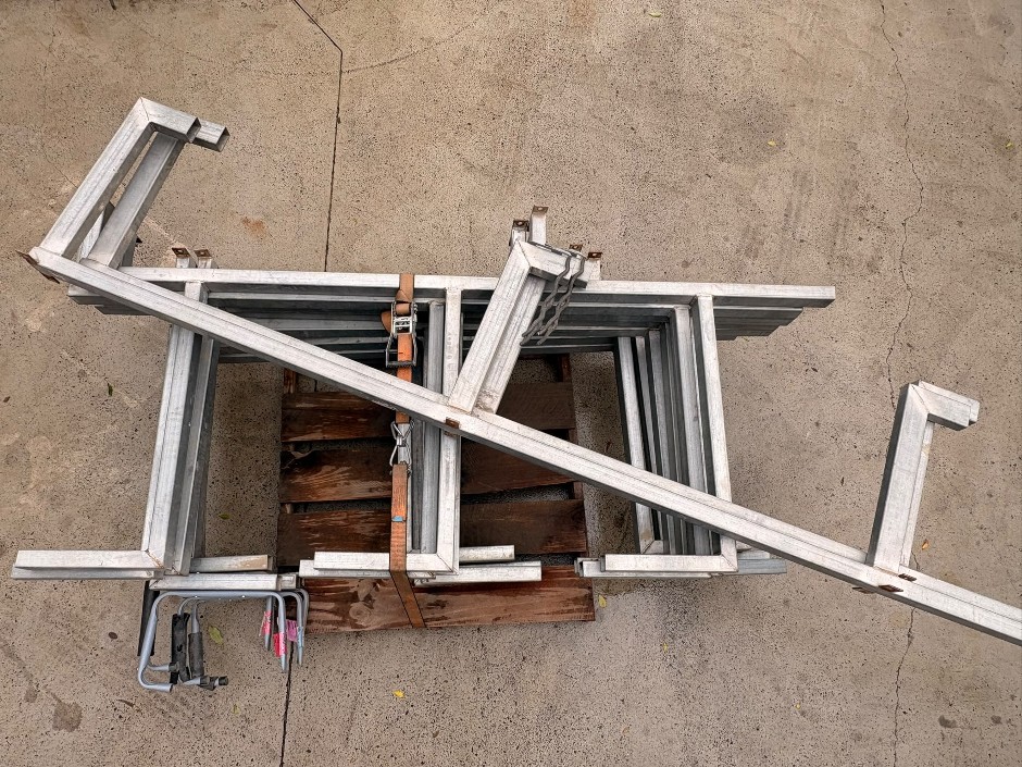 <p>10 x Pipe/Wood Racks</p>