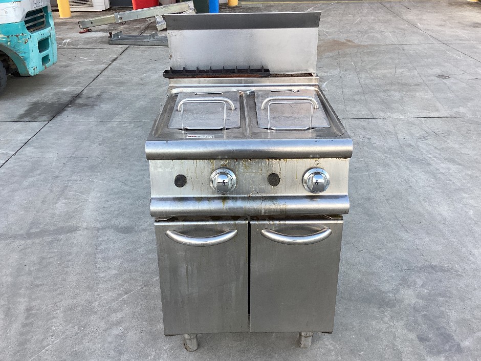 <p>Baron Twin Gas Deep Fryer</p>