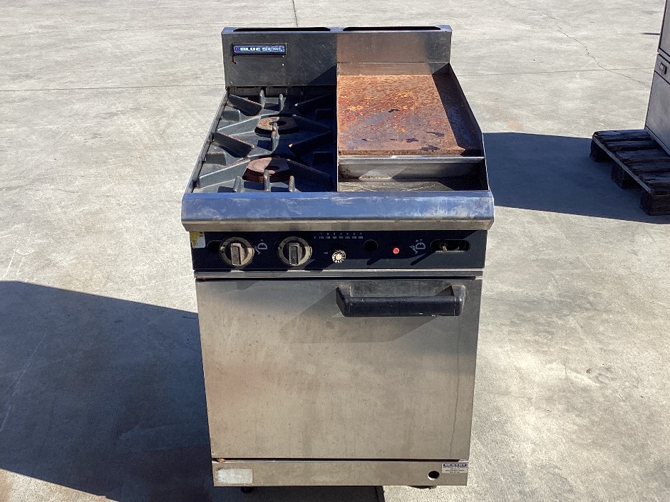 <p>Blue Seal Commercial Gas Range</p>