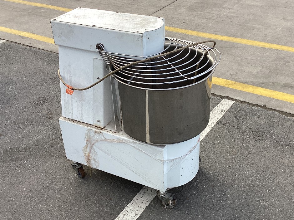<p>Heatech industrial Spiral Dough Mixer</p>