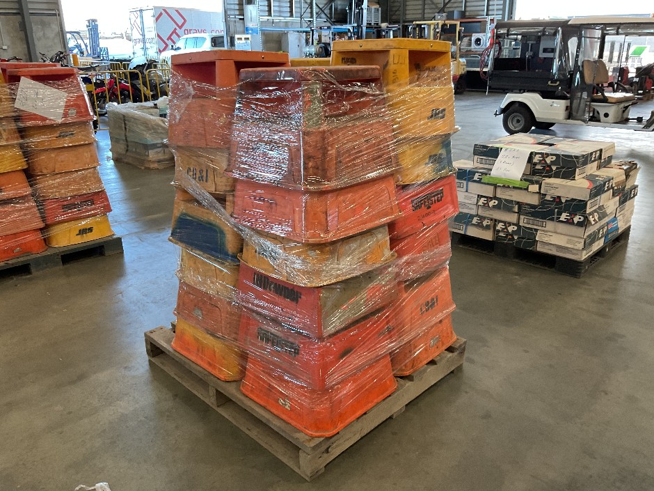 <p>Safety Steps on Pallet - Approximately 24</p>