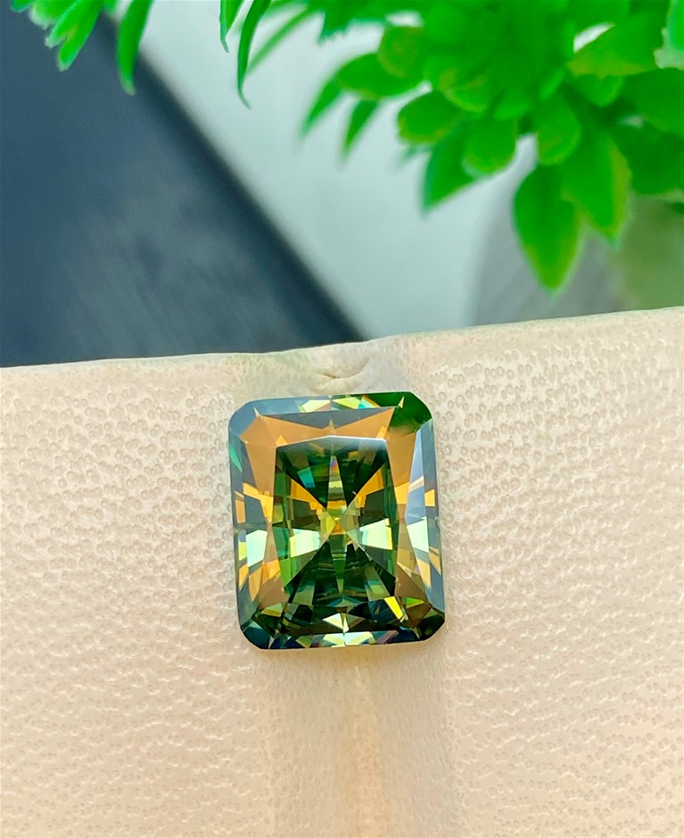 4.70 CT Sparkling Moissanite
