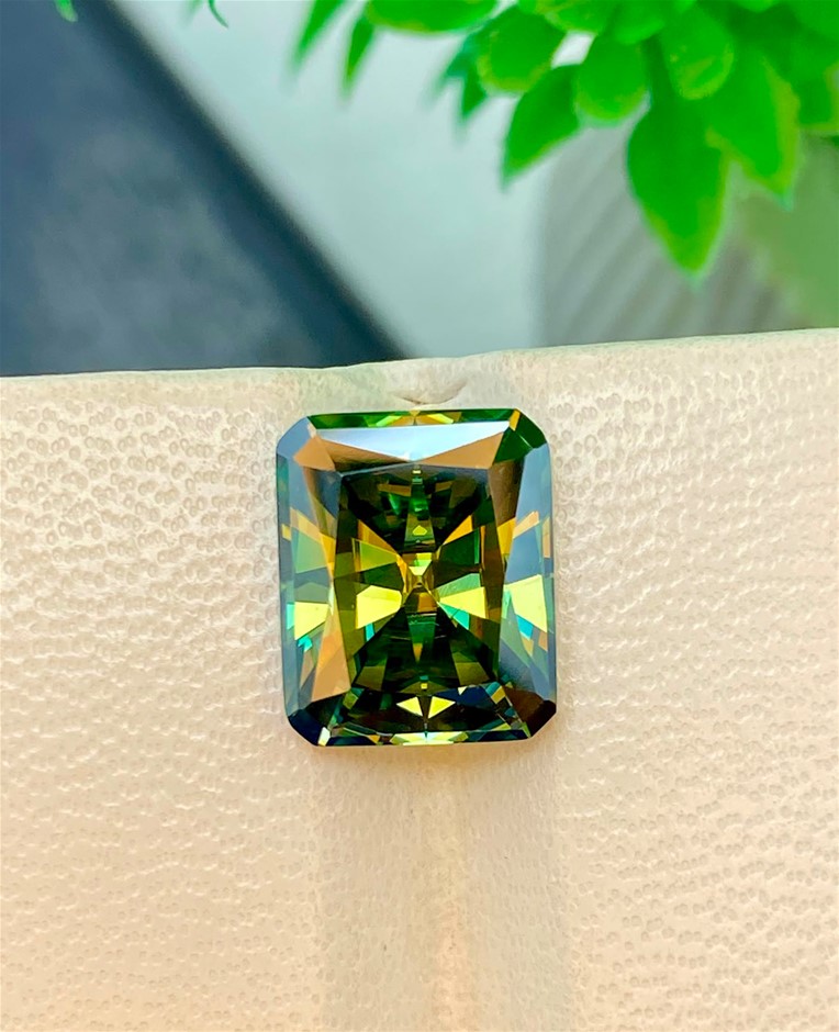 4.50 CT Sparkling Moissanite