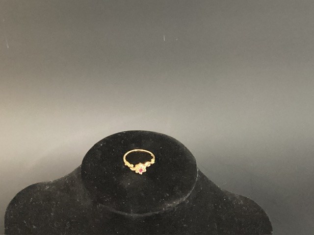 1 X Stamped 18ct Yellow Gold, Gem Set Flower Ring