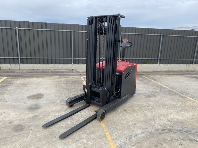 No Reserve 2025 QQCTD Electric Reach Stackers