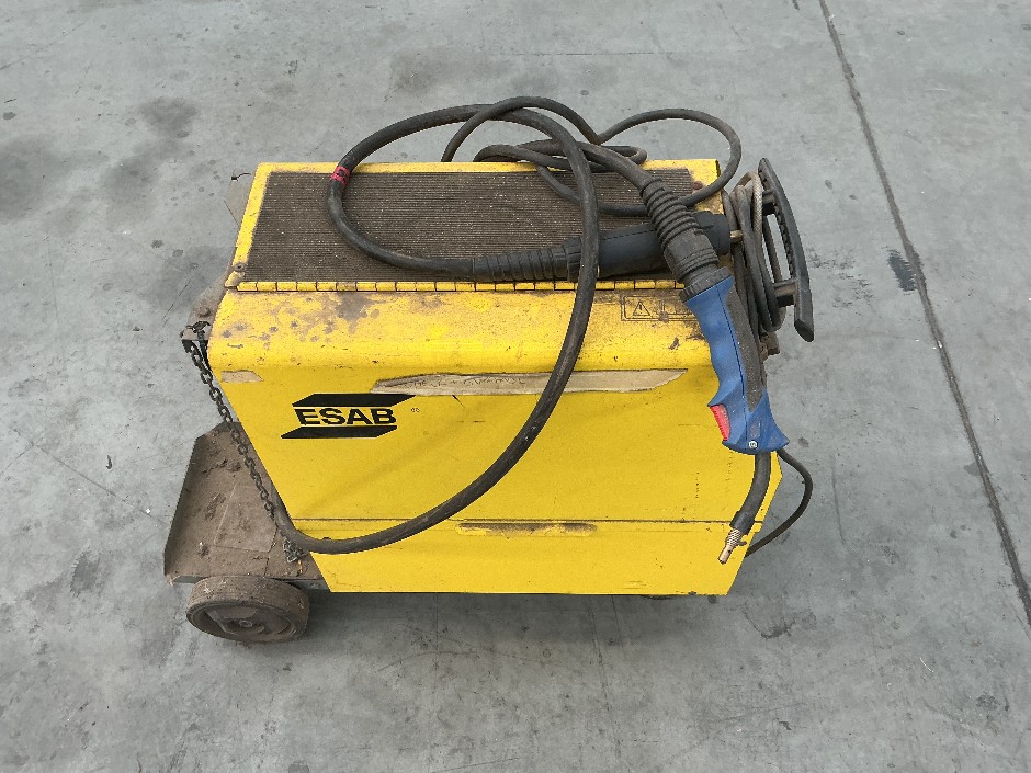 ESAB MAG C-200 S - 402. 77 Welder